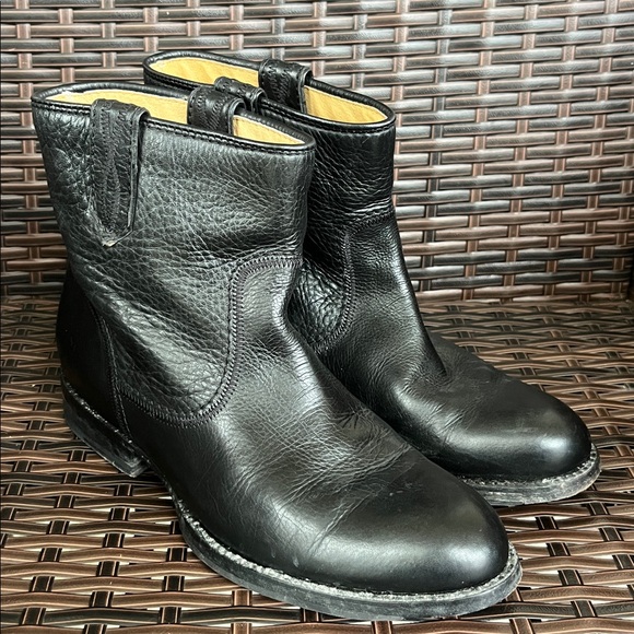 Frye Jamie Stitch Leather Cute Short Ankle Boots - Size 7.5B